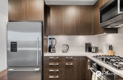 Bridgeland Condo | Luxury 2 BR » Sleeps 5 » Parking » Downtown