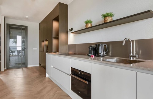 Leuken Apartment | Luxury 2-person luxury waterhouse in the holiday park Landal Marina Resort Well