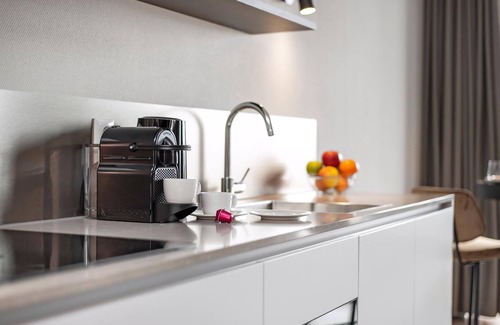 Leuken Apartment | Luxury 2-person luxury waterhouse in the holiday park Landal Marina Resort Well