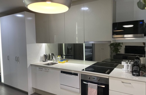 Docklands Apartment | Luxury 2B2B Well Furnished with Spectacular View with 1 Free Car Park