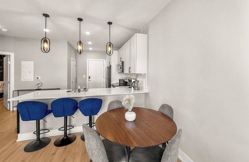 Northern Liberties Apartment | Luxury 2BD | 4 Beds | Northern Liberties