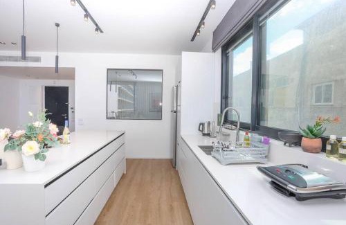 Tel Aviv Promenade Apartment | Luxury 2BD Beach Apartment 15