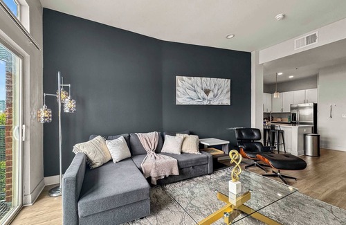 Deep Ellum Apartment | Luxury 2BD | DT Deep Ellum | 4 Beds | Free Parking