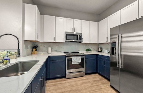 Deep Ellum Apartment | Luxury 2BD | DT Deep Ellum | 4 Beds | Free Parking