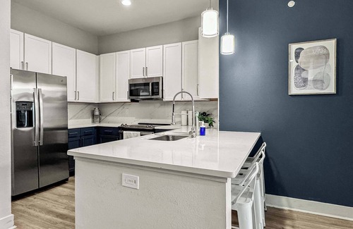 Deep Ellum Apartment | Luxury 2BD | DT Deep Ellum | 3 Beds | Free Parking
