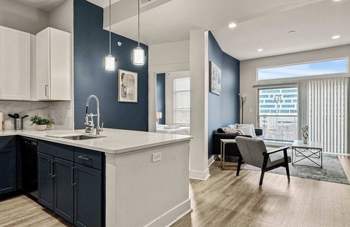 Deep Ellum Apartment | Luxury 2BD | DT Deep Ellum | 3 Beds | Free Parking