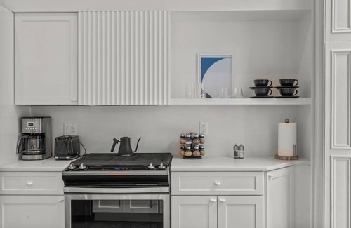 Fitler Square Apartment | Luxury 2BD Rittenhouse Sq. - Hosted By Stay Rafa