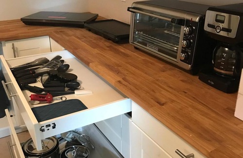 Yonkers Apartment | Luxury 2bdr garden apartment, beautiful modern decor, minutes from NYC
