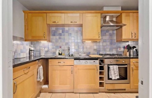 Rotherhithe House | Luxury 2bed/2bath London Flat on the Thames.