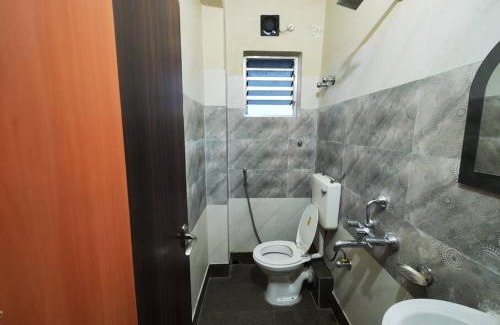 Kolkata Apartment | Luxury 2BHK, 10 mins from Acropolis Mall Kasba