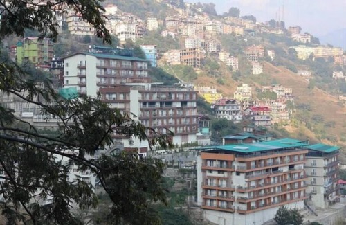 Shimla Condo | Luxury 2BHK Apartment White Breeze -flexigo Stays