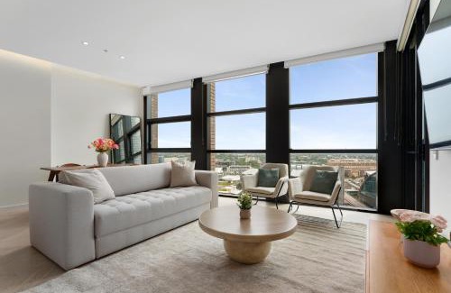 Darling Harbour Apartment | Luxury 2BR 2BA, Harbour Views & Parking - 5 Min Walk to Town Hall & Darling Harbour