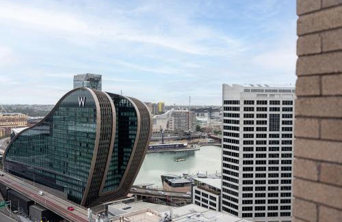 Darling Harbour Apartment | Luxury 2BR 2BA, Harbour Views & Parking - 5 Min Walk to Town Hall & Darling Harbour