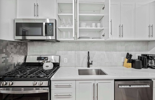 Rose Hill Apartment | Luxury, 2BR/2BA, Prime Kips Bay
