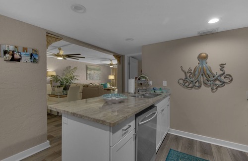 Panama City Beach Condo | Luxury 2BR Condo - Sugar Beach - Ground Floor