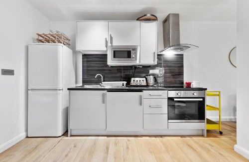 Latchmere Apartment | Luxury 2BR Flat in Battersea