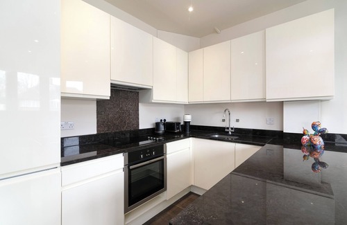 Golders Green Apartment | Luxury 2BR Stay | Heart of London