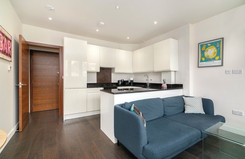 Golders Green Apartment | Luxury 2BR Stay | Heart of London