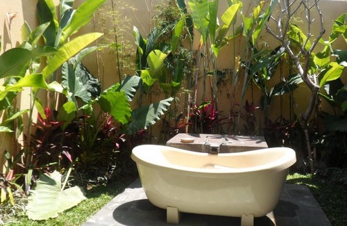 Penestanan Villa | Luxury 2BR Villa, Ubud - W/Private Swimming Pool! LAUNDRY SERVICE!