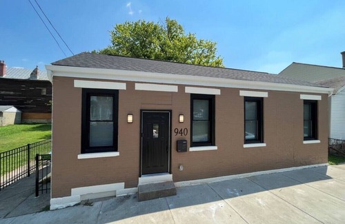 Covington House | Luxury 2BR within walking distance to Nightlife!