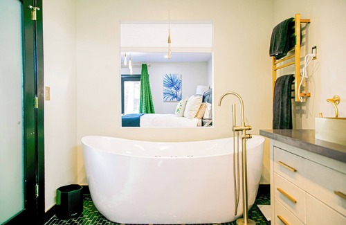 Ladera Heights House | Luxury 3+3 with Car + Chef Option