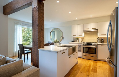 Whistler Village House | Luxury 3.5BR | SKI IN/OUT Access | Media Room | Hot Tub | Garage | Managed By Aloha Whistler
