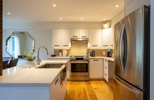 Whistler Village House | Luxury 3.5BR | SKI IN/OUT Access | Media Room | Hot Tub | Garage | Managed By Aloha Whistler