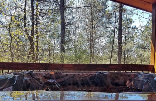 Broken Bow Cabin | Luxury 3 Bd/3 Bth Cabin on 1.5 acres with hot tub