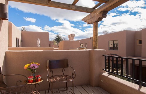 Downtown Santa Fe House | Luxury 3-bdr, 3-bath condo 3 blocks from Plaza downtown with underground parking