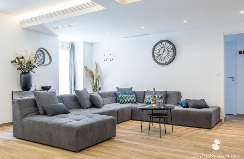 Carabacel Apartment | Luxury 3 Bdr Garden & Parking - Angels' Garden