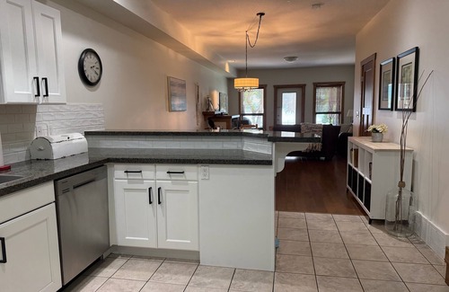 Okanagan-Similkameen House | Luxury 3 bed 3 Bath Lake Front Townhouse in Canada’s Warmest City!