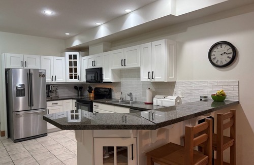 Okanagan-Similkameen House | Luxury 3 bed 3 Bath Lake Front Townhouse in Canada’s Warmest City!