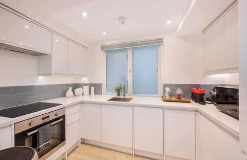 Belgravia Apartment | Luxury 3-bed apartment in Knightsbridge - 30 Second walk to Harrods