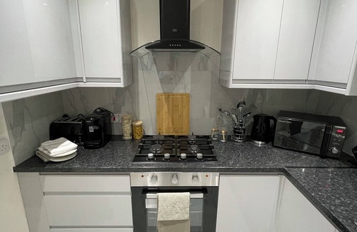 Dartford House | Luxury 3 bed house 10mins walk from Dartford town centre, fully refurbished