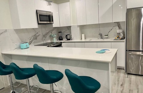 Palm Beach Apartment | Luxury 3 Bed Palm Beach Strip Condo!