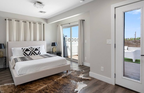Garfield House | Luxury 3 Bed + Rooftop Patio in the Heart of PHX!
