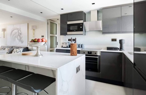 Little Venice Apartment | Luxury 3 Bedrooms Apartment in the ♥️ of London, w/Air Con