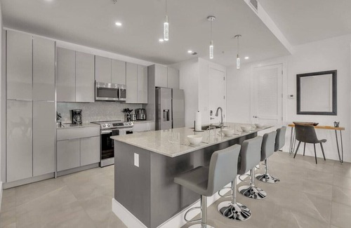 Harbordale Apartment | Luxury 3 Bedrooms APT Brand new, Perfectly located #403