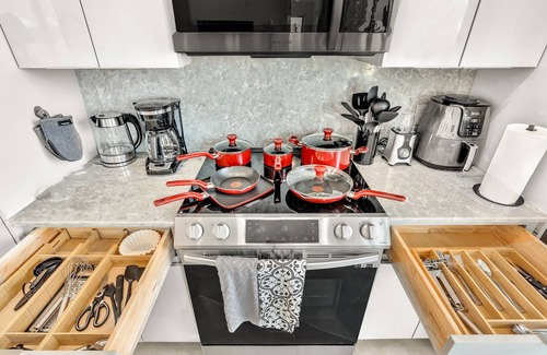 Harbordale Apartment | Luxury 3 Bedrooms APT Brand new, Perfectly located #301