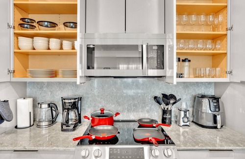 Harbordale Apartment | Luxury 3 Bedrooms APT Brand new, Perfectly located #303