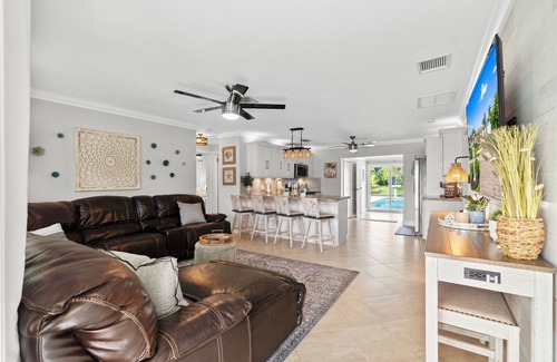 Fort Lauderdale House | Luxury 3-bedroom private waterfront home near Fort Lauderdale with WiFi, AC