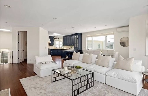 Gas Lamp Section House | Luxury 3-bedroom Townhouse steps from the beach