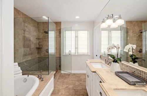 Gas Lamp Section House | Luxury 3-bedroom Townhouse steps from the beach