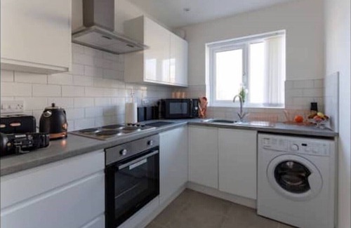 Kirkdale House | Luxury 3-bedroom, 2-bathroom Home Sleeps 7 People