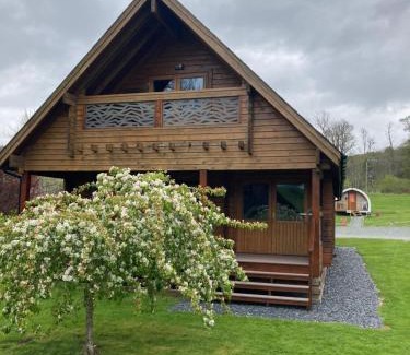 Llanbedr Ski Chalet | Luxury 3 bedroom, 3 bathroom lodge with hot tub