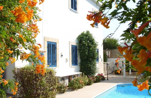 Latchi Villa | Luxury 3 bedroom detached villa, private pool & gardens 5 mins walk to the beach