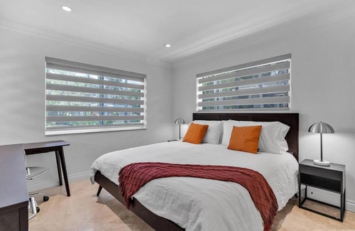 South Lake Villa | Luxury 3 Bedroom Home 5 minutes to Ocean with Heated Pool