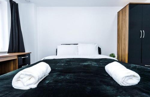 Manchester Apartment | LUXURY 3 BEDROOM HOUSE Close to Manchester Center