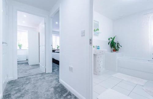 Manchester Apartment | LUXURY 3 BEDROOM HOUSE Close to Manchester Center