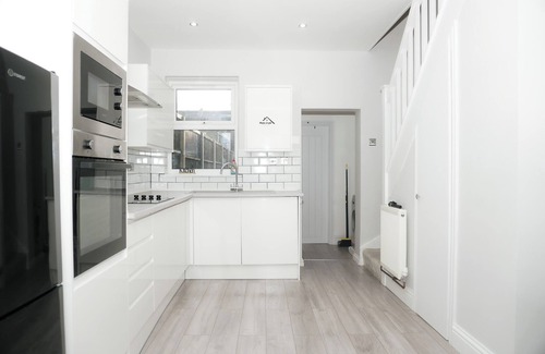 Dartford House | Luxury 3 bedroom in Dartford with Free parking